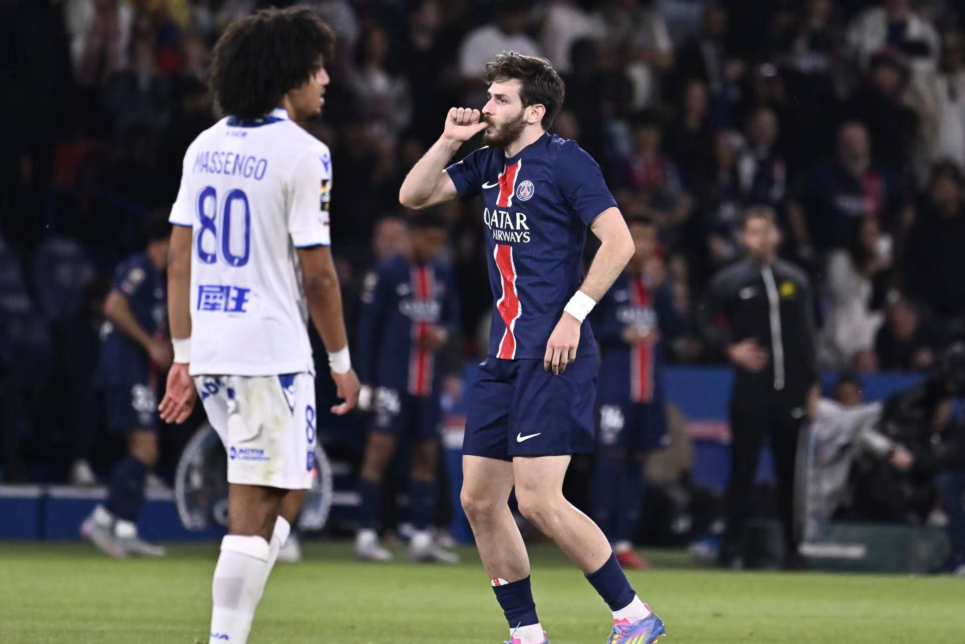 那不勒斯迎法甲关键赛，赛后主帅复盘，引发热议，团队化学反应显著(那不勒斯转会800万)-开云首页